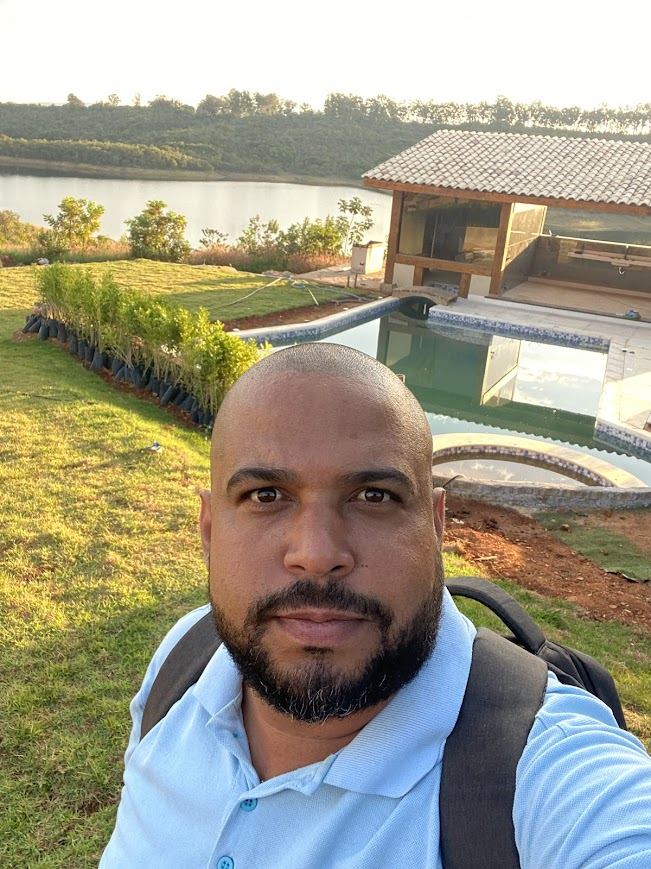 Eduardo em atendimento de campo - Hidrojato Piscinas