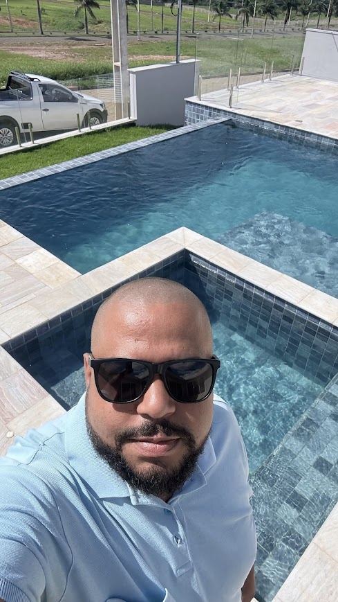 Eduardo em atendimento de campo - Hidrojato Piscinas